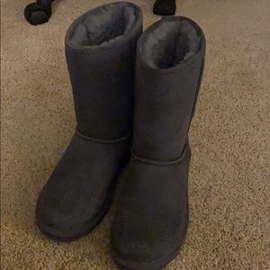 Bearpaw grey boots